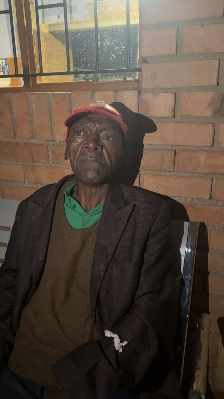 AN URGENT PUBLIC ASSISTANCE REQUIRED TO LOCATE A FAMILY OF A STRANDED MAN