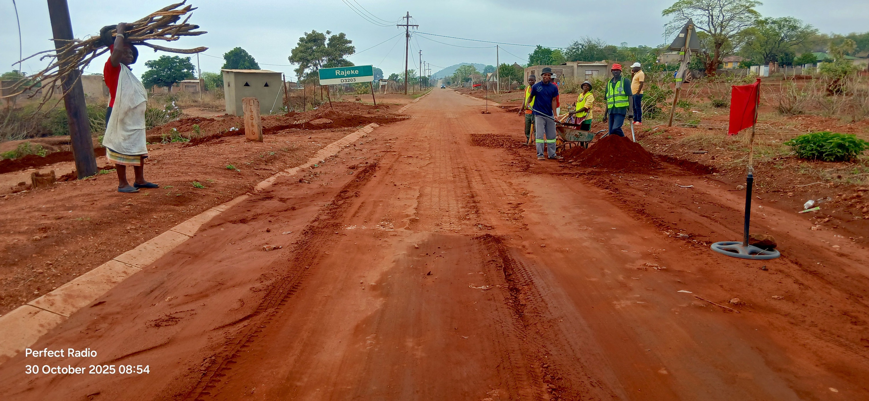 BADUDI BA GA-RATJEKE BA HLWELE BA KOLOMAKA TSELA YA BONA YA PAVING MORAGO GA PULA