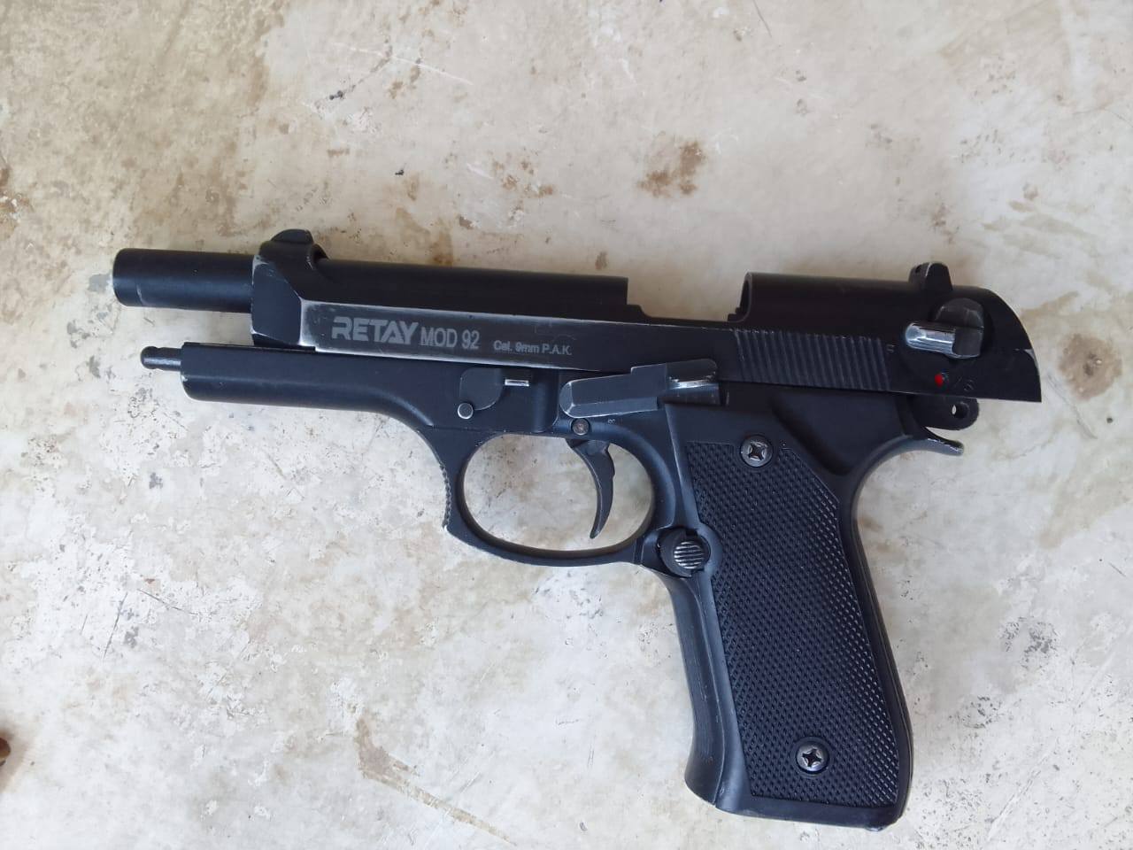 POLICE ARREST 37-YEAR-OLD FOR POSSESSION OF UNLICENSED FIREARM AND AMMUNITION