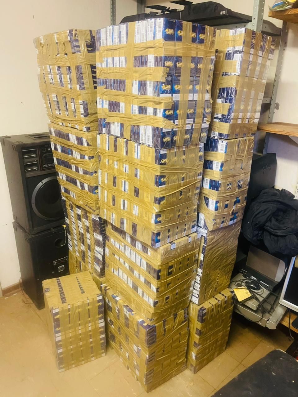 POLICE ARRESTS SUSPECT AND RECOVERS ILLICIT CIGARETTES WORTH OVER R500 000 WHILE ON R81 ROAD OUTSIDE GIYANI